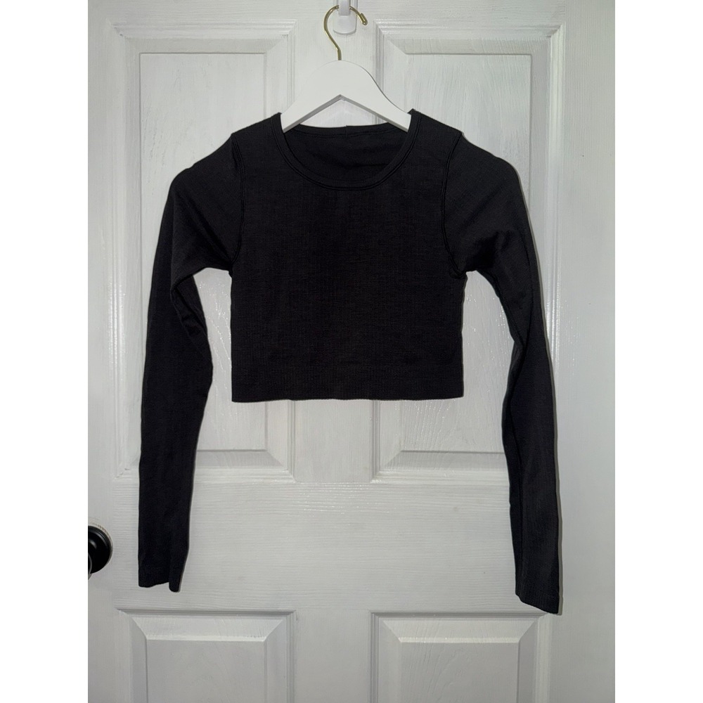Lululemon Ebb to Street Long‎ Sleeve Black Crop Size 4 Shelf Bra